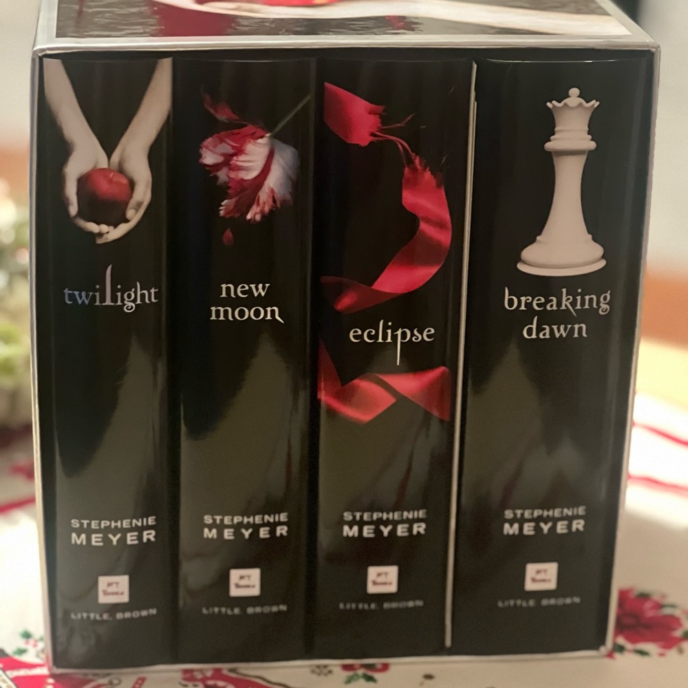 Twilight Saga Box Set by Stephenie Meyer